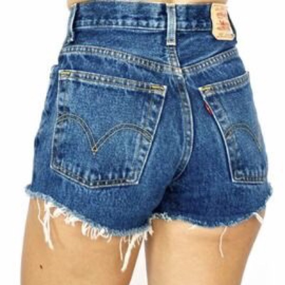 VINTAGE LEVIS DARK WASH RAW HEM HIGH RISE SHORT